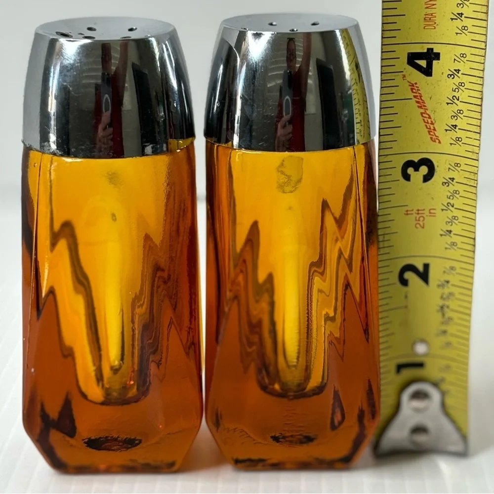 Vintage Amber Glass Salt and Pepper Shaker Set Silver Tone Screw on Plastic Caps
